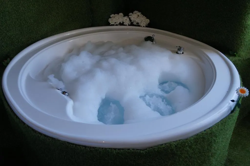 Jacuzzi Rooms Rome 2*,
